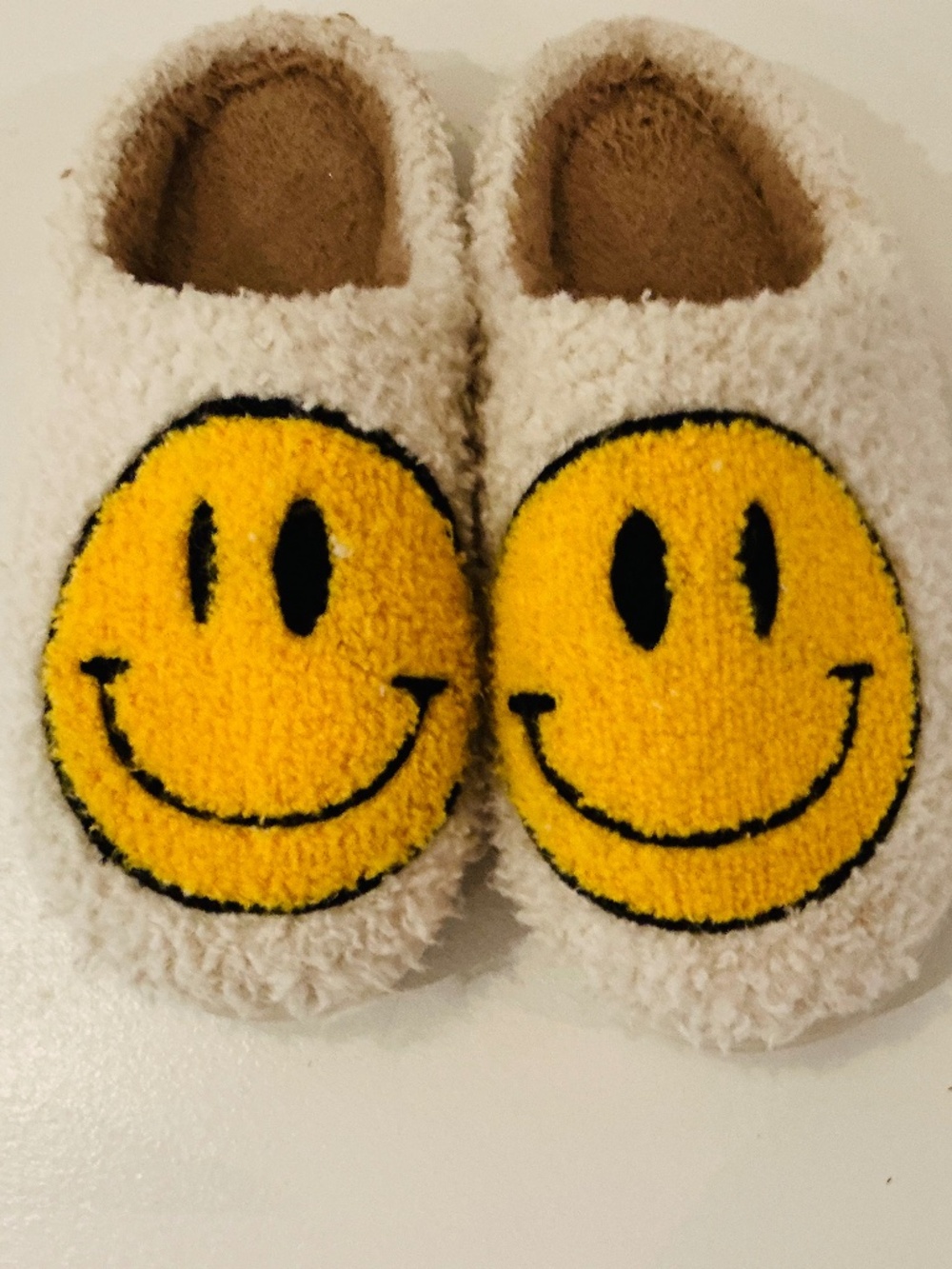 Smiley Face Fuzzy Slippers – Women’s US 8 (EU 38–39 / UK 6)